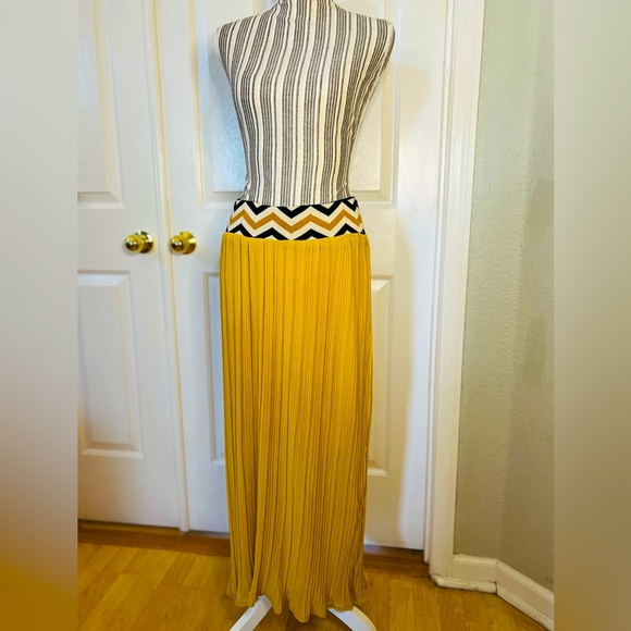 dear creatures Dresses & Skirts - Anthropologie Dear Creatures Pull On Yellow Pleated Chevron Full Length Skirt